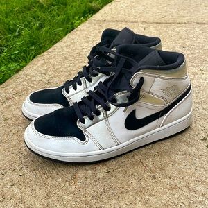 Nike Air Jordan Retro 1 Mid White Black Silver